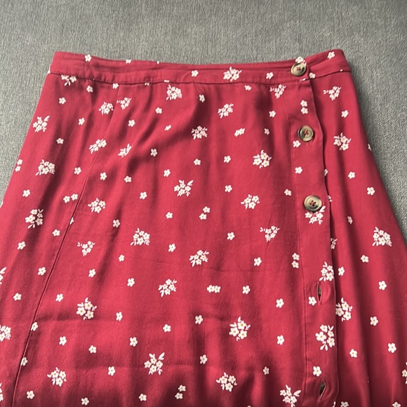 The Drop. Charlotte Bridgeman. Side button floral skirt. - Picture 6 of 9